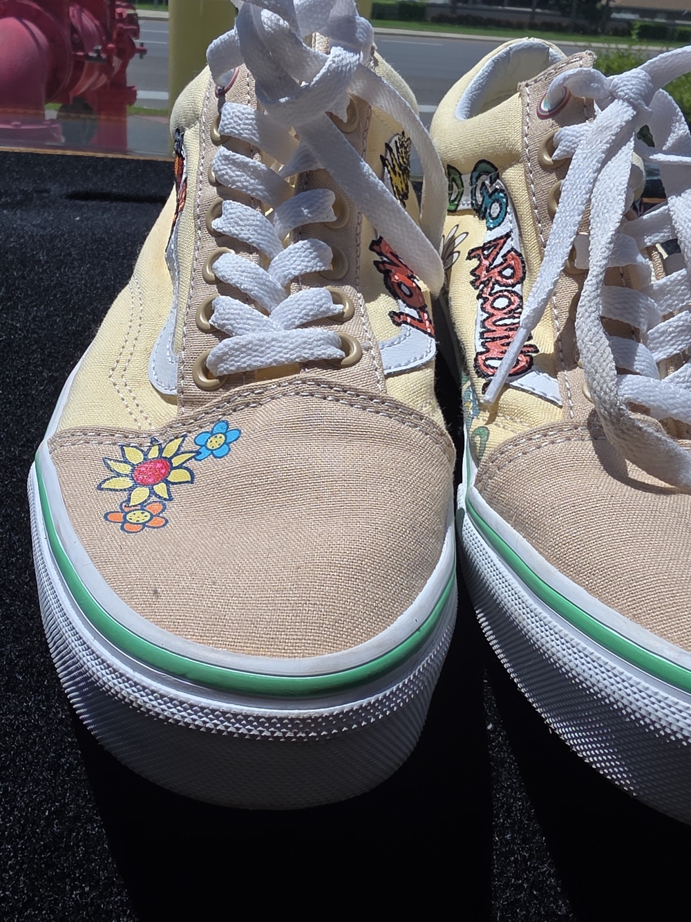 Vans Elmo Sesame Streer Beige Canvas Low-Top Sneakers Size 8.5 womens